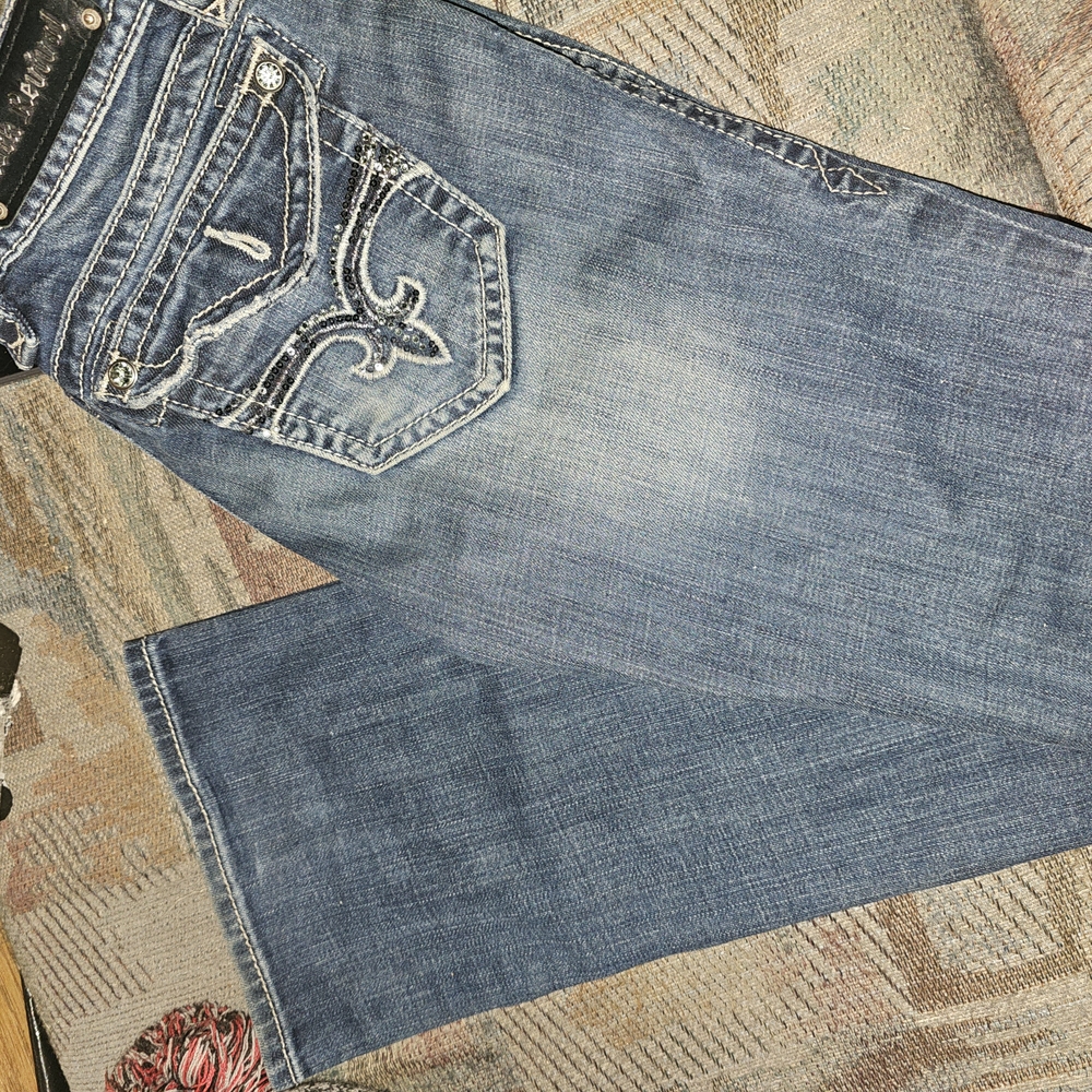Stylish Blue Denim Jeans with Embroidered Pockets